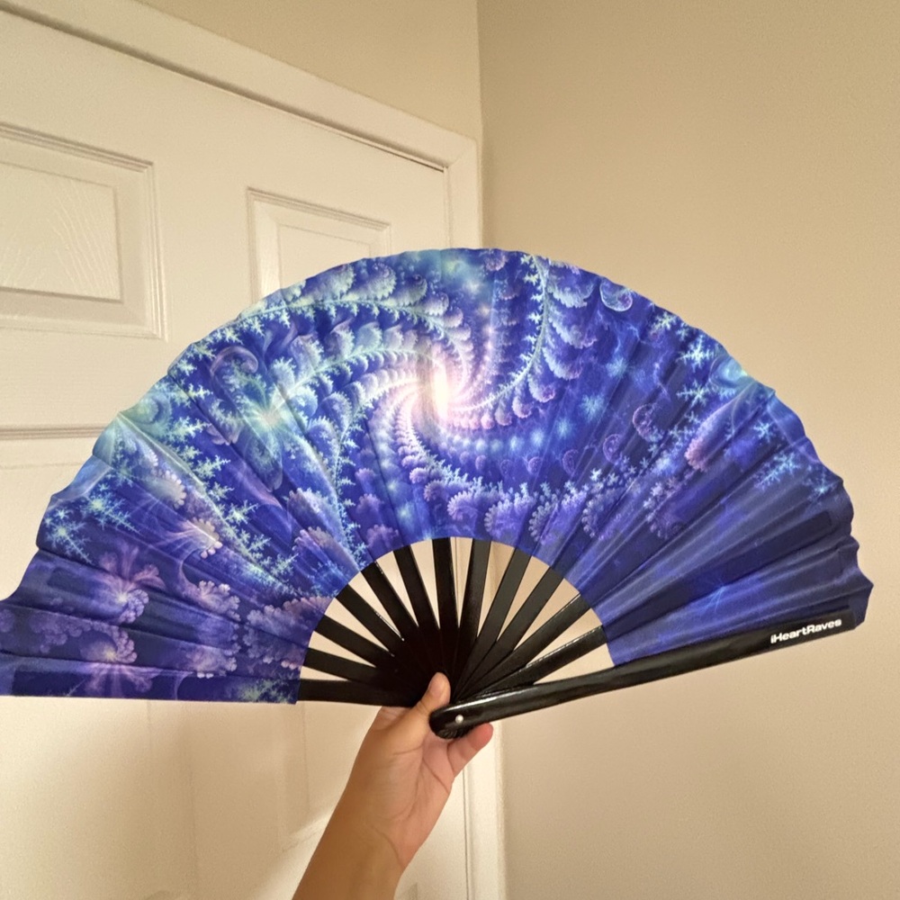 Large Hand Fan - Picture 2 of 3